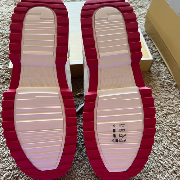 BRAND NEW NEVER WORN SUPER CUTE MICHAEL KORS SNEAKERS - Picture 5 of 6